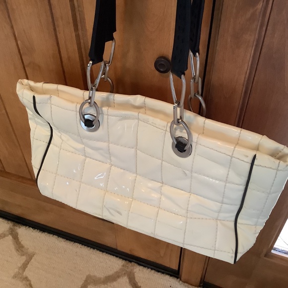 Donald Pliner Handbag - Picture 2 of 6